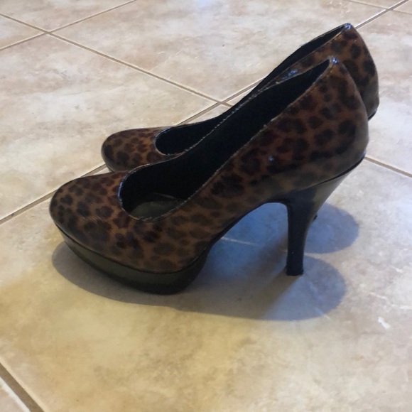 Kenneth Cole Reaction Cheetah print heels . - Picture 4 of 12